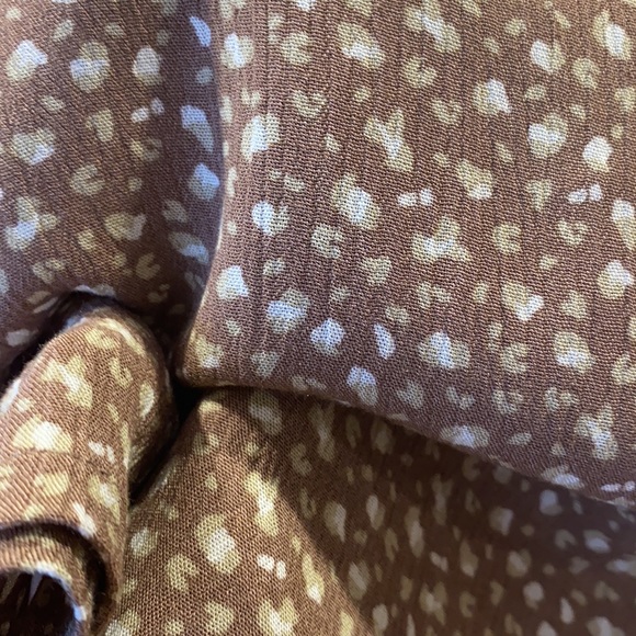 Wild Moss Cropped Leopard-print button down - Picture 6 of 7